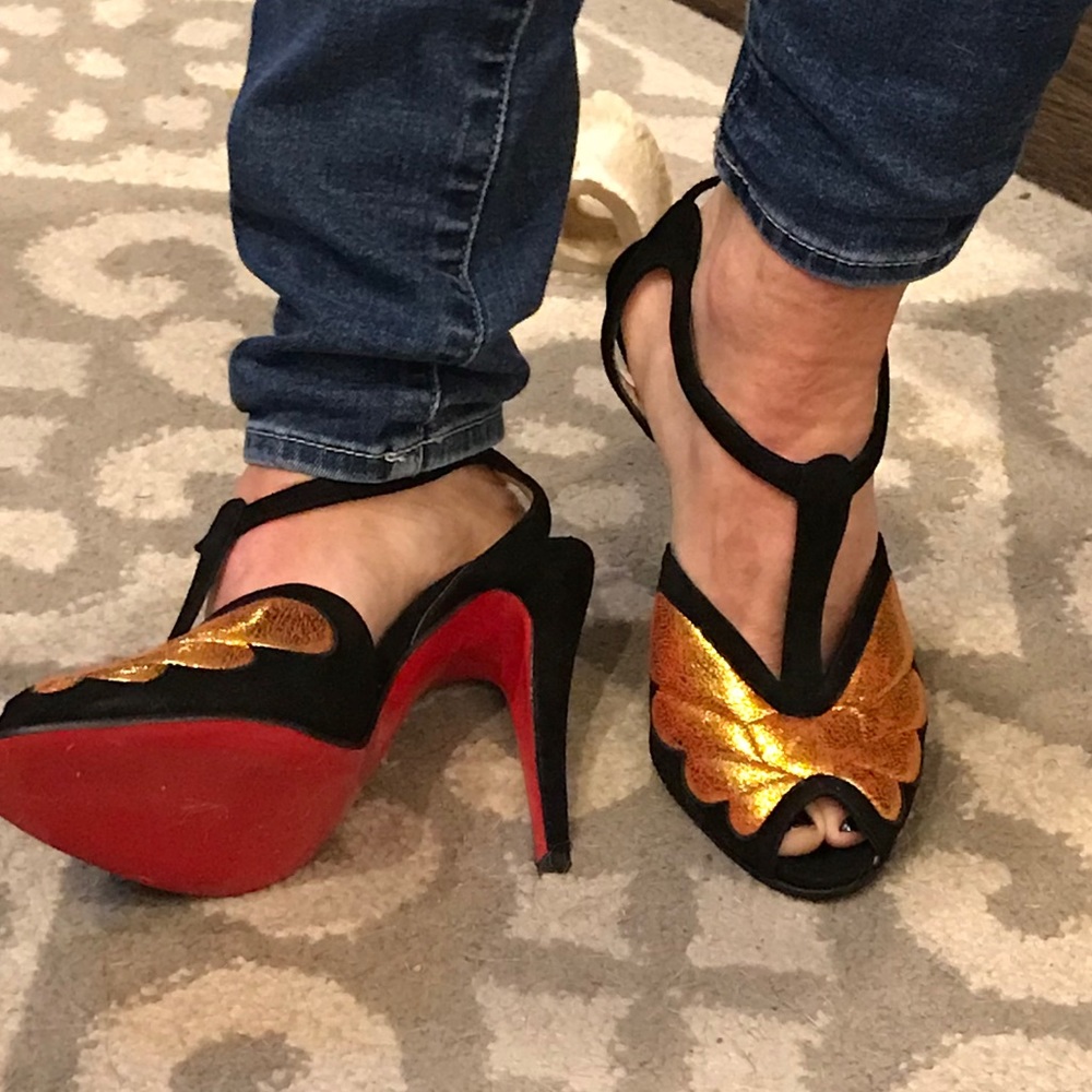Christian Louboutin 38 black suede heels